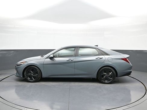 Certified 2022 Hyundai Elantra SEL w/ Cargo Package image 9