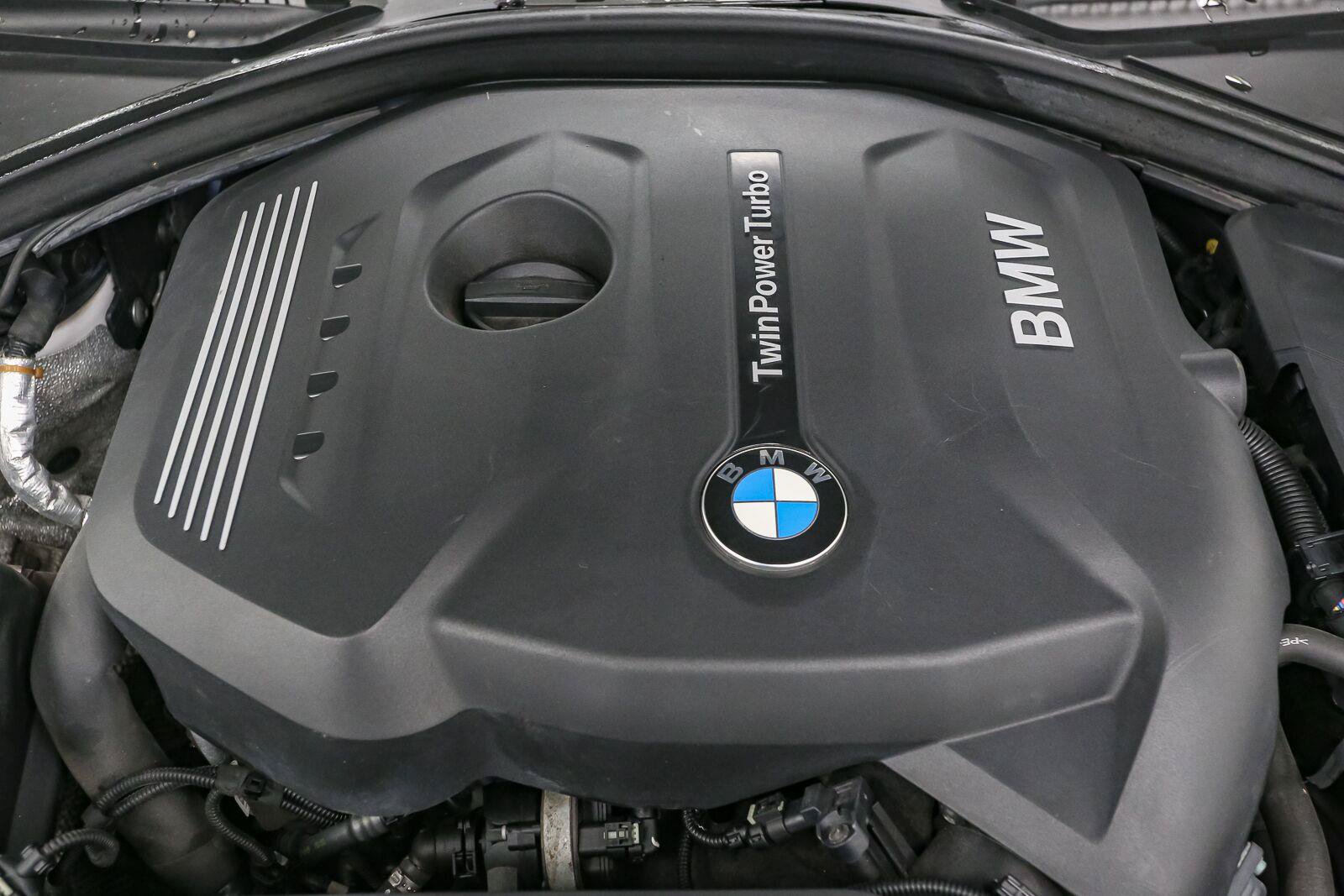 Used 2018 BMW 330i xDrive Sedan AWD/4WD image 13