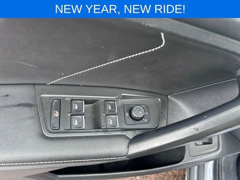 Used 2024 Volkswagen Tiguan SE image 13