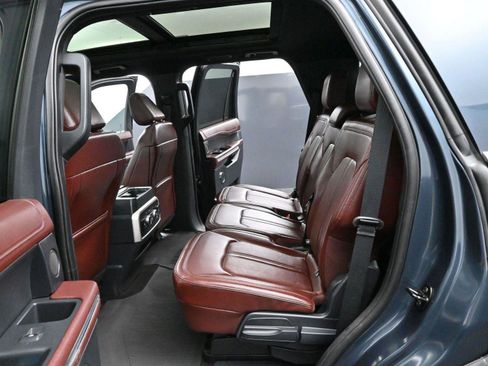 Used 2022 Ford Expedition Limited image 31