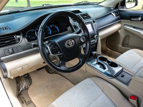 Used 2013 Toyota Camry XLE FWD image 3