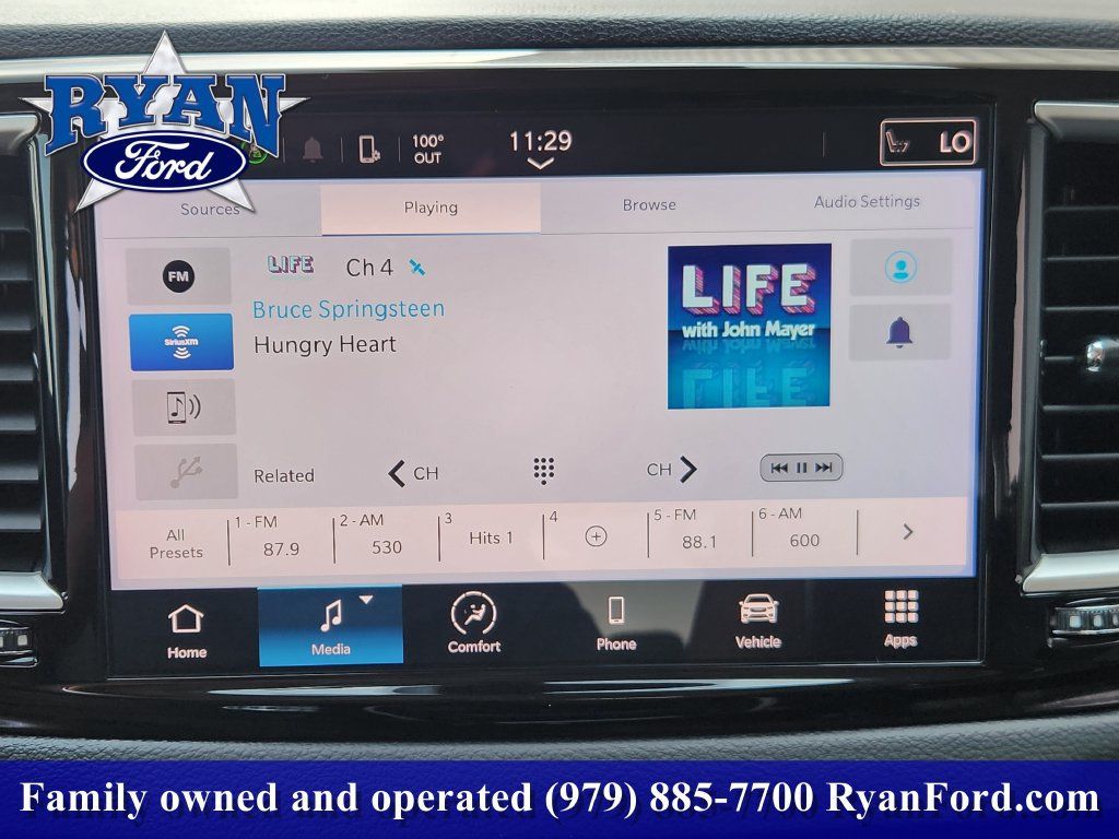 Used 2024 Chrysler Pacifica Touring-L FWD image 12