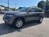Used 2019 Jeep Grand Cherokee Laredo image 2