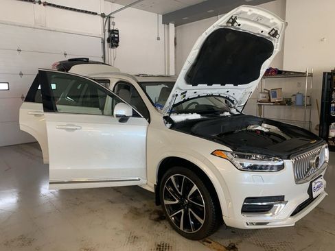 Used 2023 Volvo XC90 B6 Plus image 37