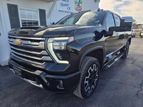 Used 2025 Chevrolet Silverado 2500 High Country w/ High Country Premium Package image 3