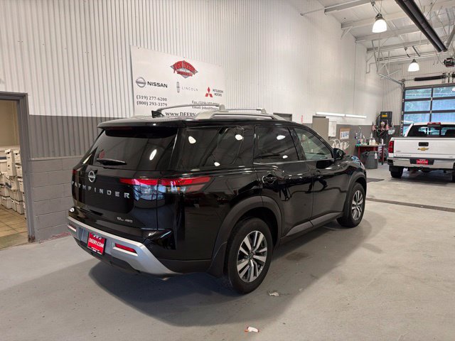 Certified 2025 Nissan Pathfinder SL AWD/4WD image 3
