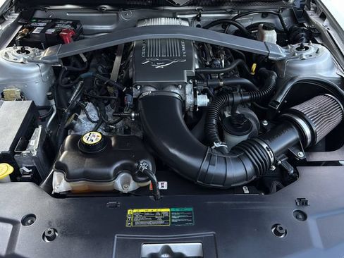 Used 2010 Ford Mustang GT Premium RWD image 31