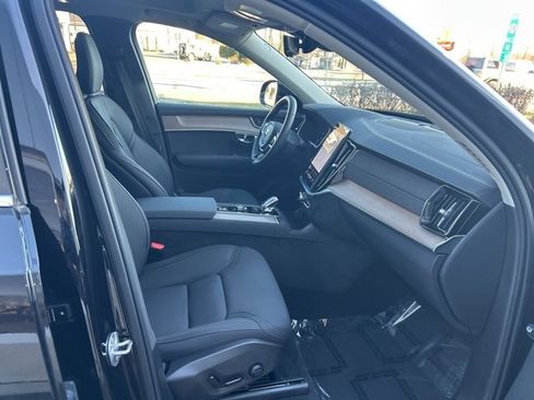 Used 2025 Volvo XC90 B6 Plus image 15