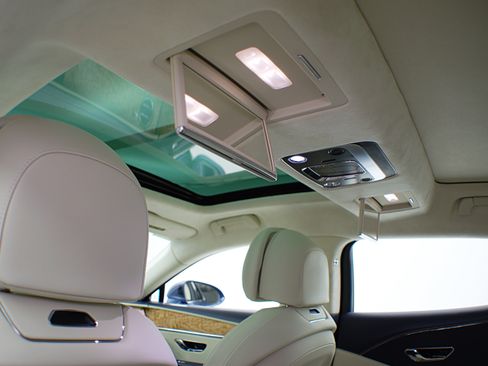 Certified 2022 Bentley Flying Spur Plug-In Hybrid AWD/4WD image 39