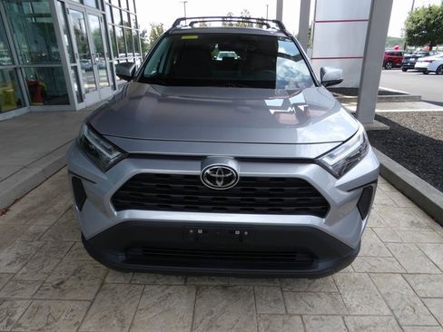 Used 2022 Toyota RAV4 XLE w/ Convenience Package image 2