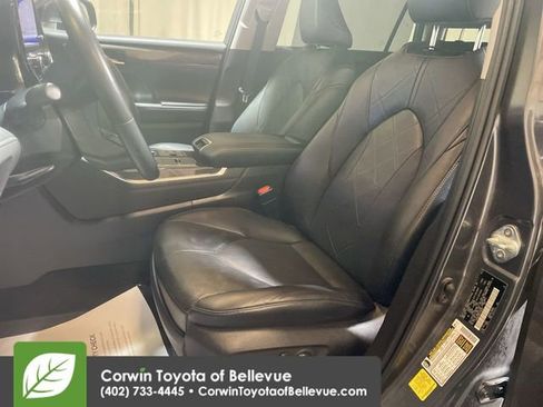 Used 2023 Toyota Highlander Platinum image 15
