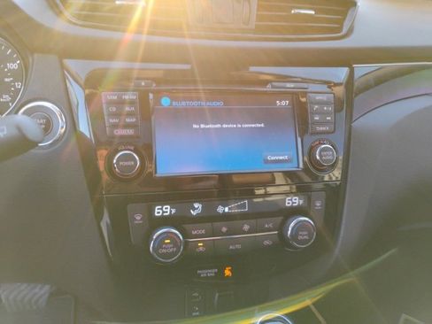 Used 2018 Nissan Rogue Sport SL w/ SL Premium Package image 18