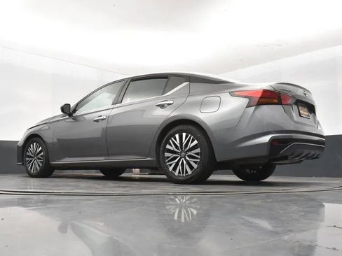 Used 2023 Nissan Altima 2.5 SV image 12