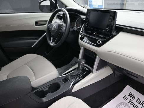 Used 2022 Toyota Corolla Cross LE image 26