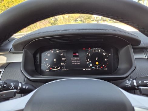 New 2026 Land Rover Discovery Limited Edition image 12