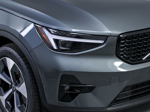 New 2026 Volvo XC40 B5 Plus w/ Protection Package Premier AWD/4WD image 36