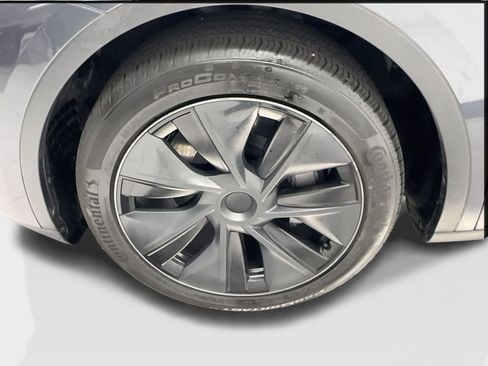 Used 2025 Tesla Model Y Long Range RWD image 12