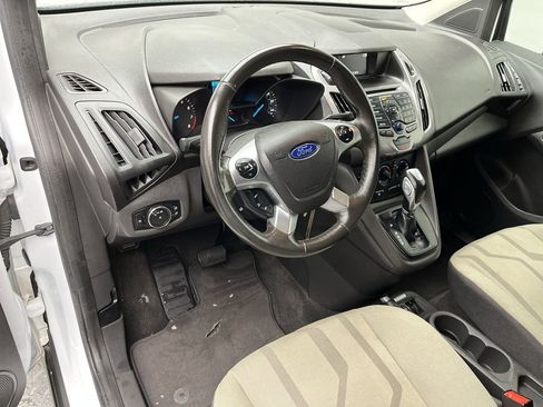 Used 2017 Ford Transit Connect XLT image 4