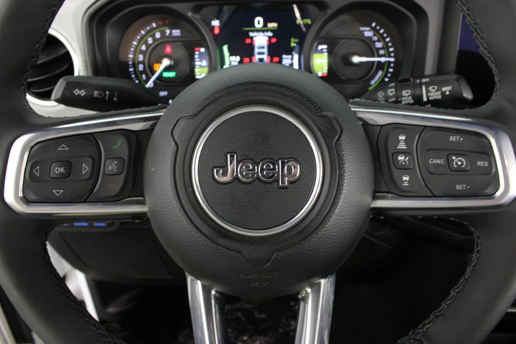 Used 2025 Jeep Wrangler Unlimited Sahara w/ Safety Group AWD/4WD image 12