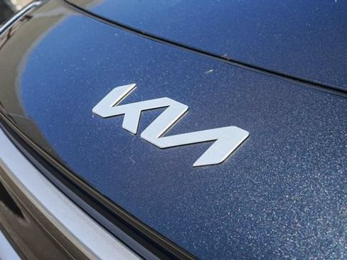 Used 2025 Kia Niro EX FWD image 7