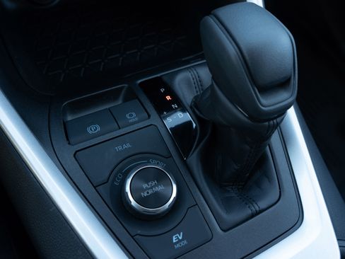 Used 2025 Toyota RAV4 XLE w/ Weather Package image 21