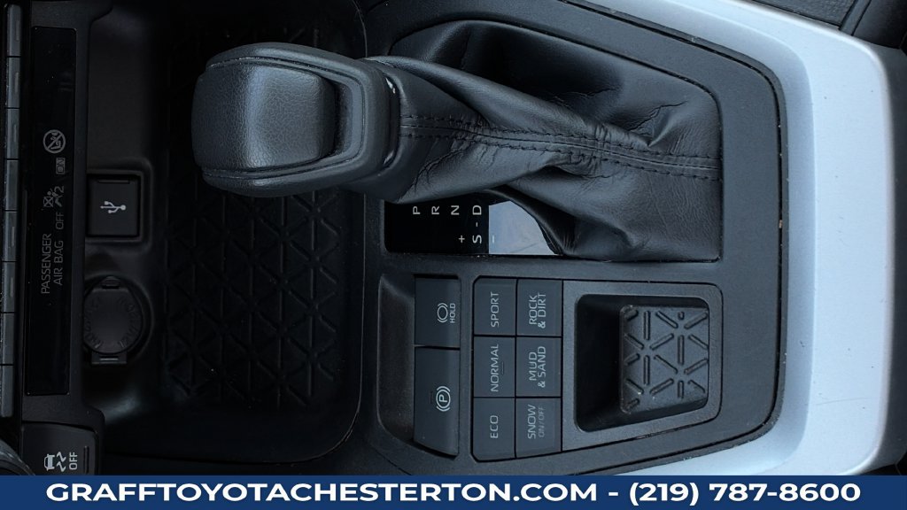 Used 2022 Toyota RAV4 LE w/ Carpet Mat Package (TMS) AWD/4WD image 20