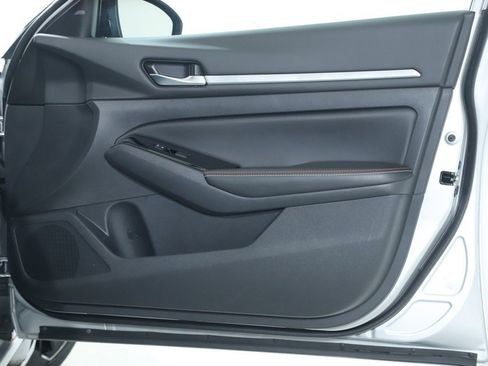 Used 2024 Nissan Altima 2.5 SR w/ SR Premium Package image 39