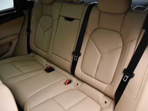 Certified 2025 Porsche Macan image 46