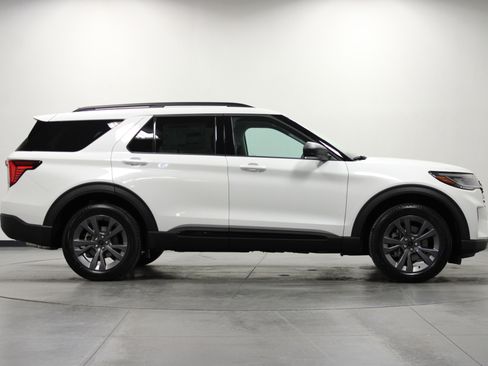 New 2026 Ford Explorer Active w/ Active Comfort Package image 3