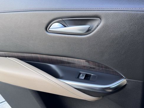 Used 2025 Cadillac XT4 Premium Luxury image 18