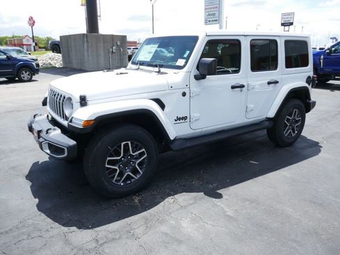 New 2026 Jeep Wrangler Unlimited Sahara AWD/4WD image 6