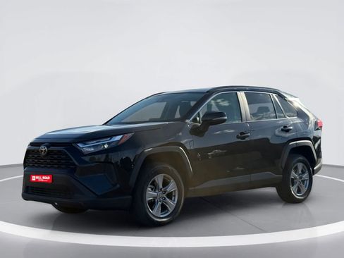 Used 2025 Toyota RAV4 XLE FWD image 2