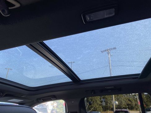 Used 2022 Chevrolet Tahoe Z71 w/ Z71 Off-Road Package image 12