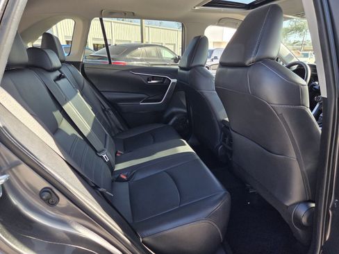 Used 2020 Toyota RAV4 XLE Premium image 16