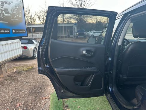 Used 2018 Jeep Compass Latitude w/ Cold Weather Group image 11