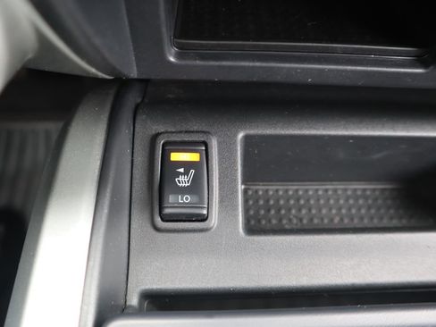 Used 2019 Nissan Titan SL image 18