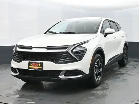 Used 2024 Kia Sportage LX image 1