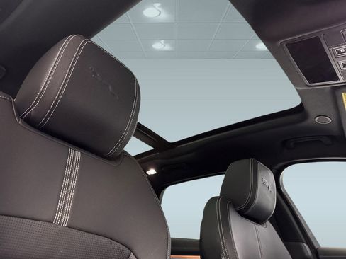 Used 2024 Jaguar F-PACE R-Dynamic S image 15