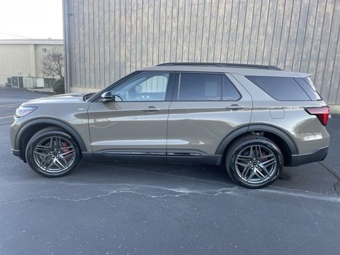 New 2026 Ford Explorer ST-Line w/ ST-Line Street Pack image 9