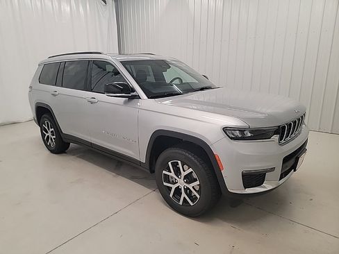 New 2025 Jeep Grand Cherokee L Limited w/ Luxury Tech Group II image 7