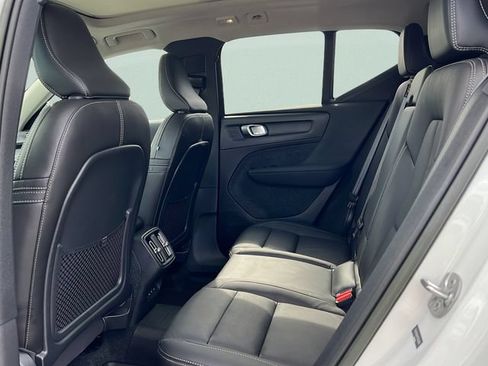 Certified 2023 Volvo XC40 B4 Ultimate w/ Protection Package Premier FWD image 9
