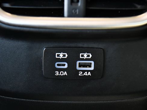 Used 2023 Subaru Outback Premium AWD/4WD image 36