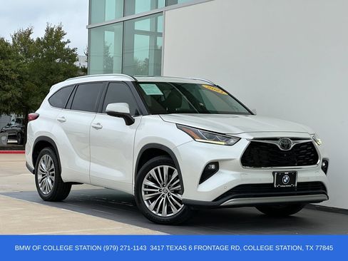 Used 2021 Toyota Highlander Platinum FWD image 1