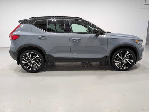 Used 2021 Volvo XC40 T5 R-Design w/ Advanced Package image 7