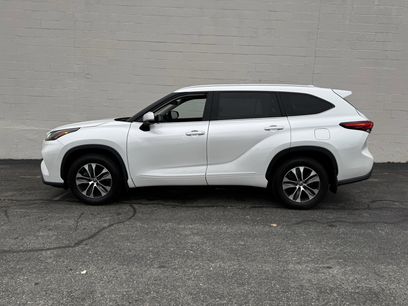 Used 2022 Toyota Highlander XLE