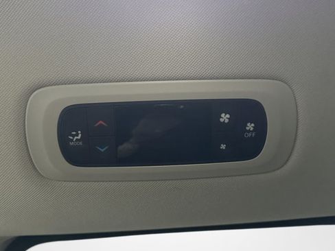 Used 2024 Chrysler Voyager LX FWD image 18