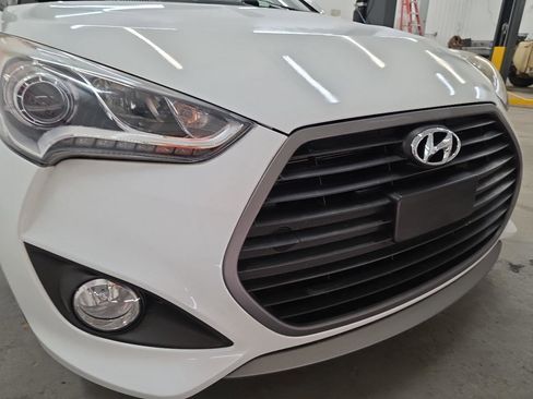 Used 2016 Hyundai Veloster Turbo FWD image 18