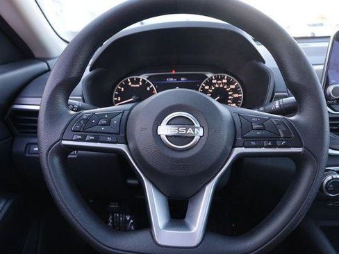 Used 2025 Nissan Altima 2.5 SV image 10