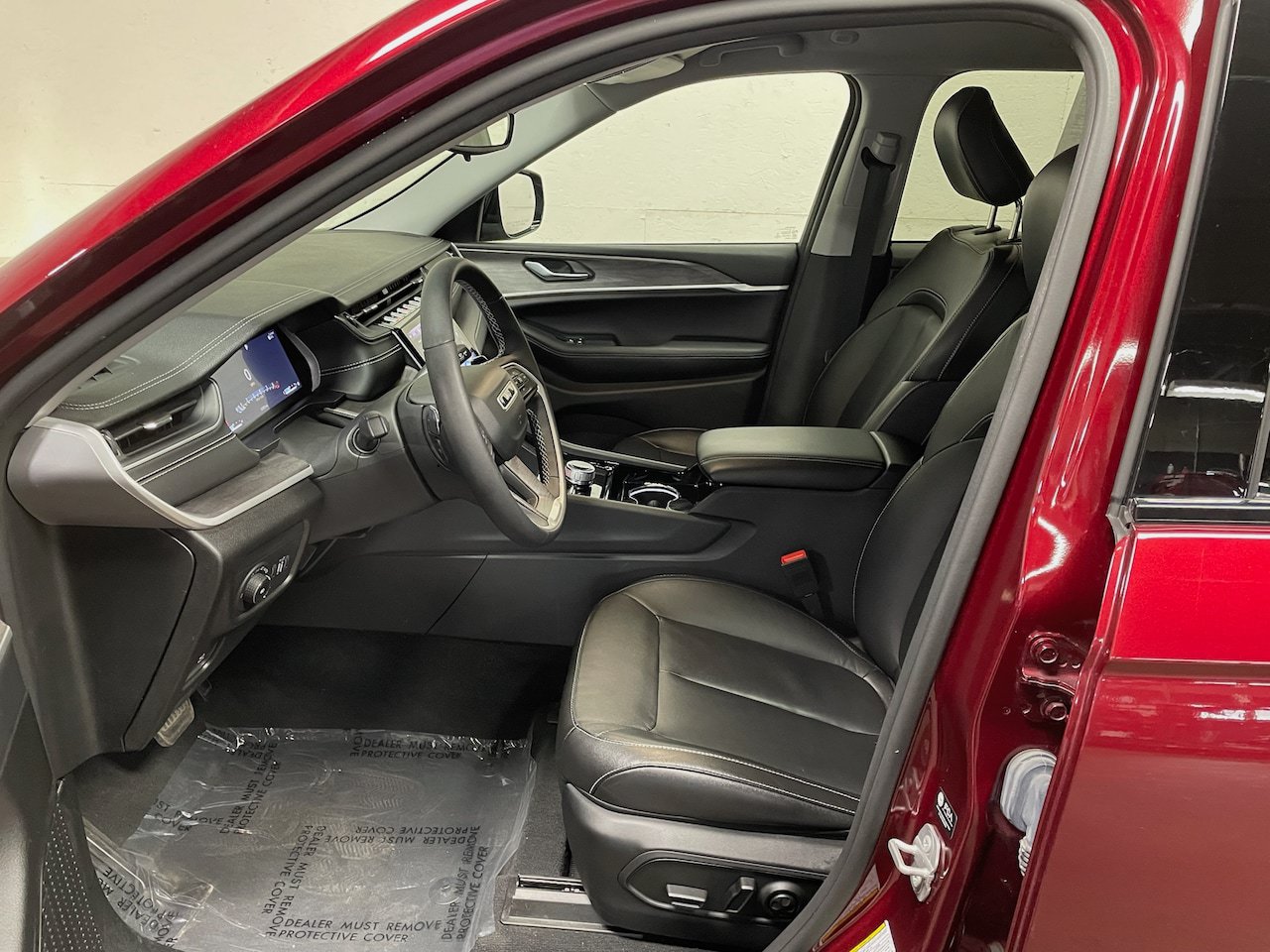 Used 2023 Jeep Grand Cherokee Limited AWD/4WD image 3