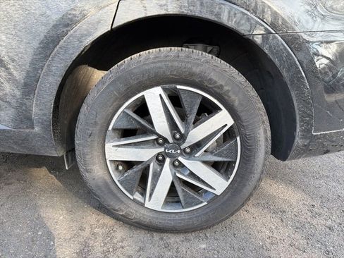 Used 2023 Kia Sorento S w/ Panoramic Sunroof Package image 9